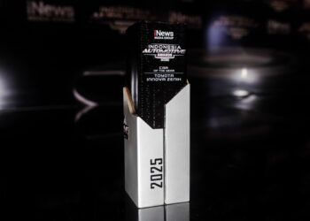 Toyota Kijang Innova Zenix Hybrid EV Raih Penghargaan Car of The Year dari iNews Automotive Award 2025