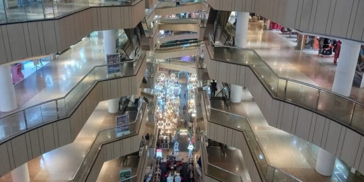 Pengusaha Mal Teriak Pengunjung Sepi, Transaksi Anjlok 50% Imbas Aksi Unjuk Rasa