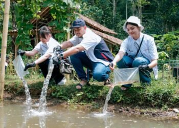 MIND ID Gelar Bakti Sosial di Desa Ciderum, Hadirkan Manfaat Ekonomi dan Lingkungan