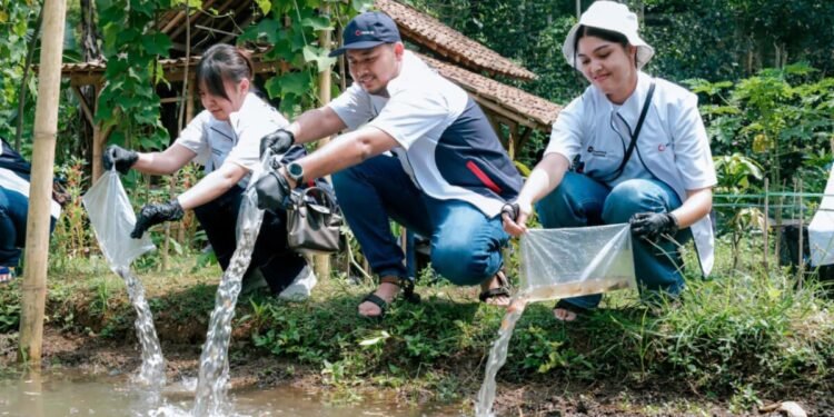 MIND ID Gelar Bakti Sosial di Desa Ciderum, Hadirkan Manfaat Ekonomi dan Lingkungan