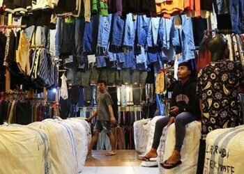 Impor Pakaian Bekas Dibuka Demi Ekspor 0% ke AS? Pengusaha Konveksi Teriak, Ancaman PHK Mengintai!